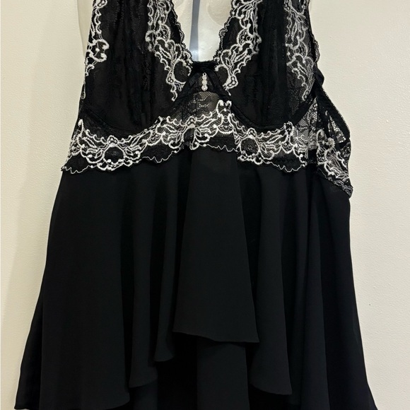 Elegant Black Lace Women's Pajama - Picture 2 of 7